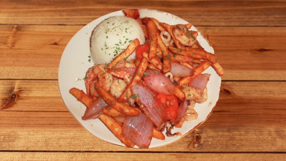Saltado-Seafood menu item